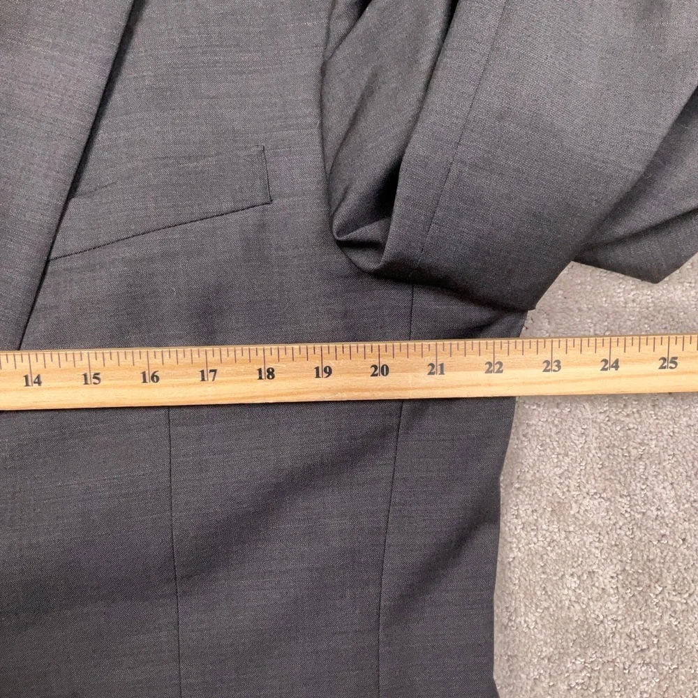 Jos A Bank Traveler Tech Suit Mens 44R 36W 30L Gray Slim Fit 2/1 Roll Button 2pc